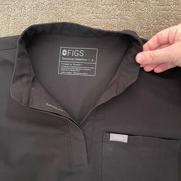 FIGS Kitale Maternity Scrub Top Short Sleeve Black Size Small - Picture 4 of 6